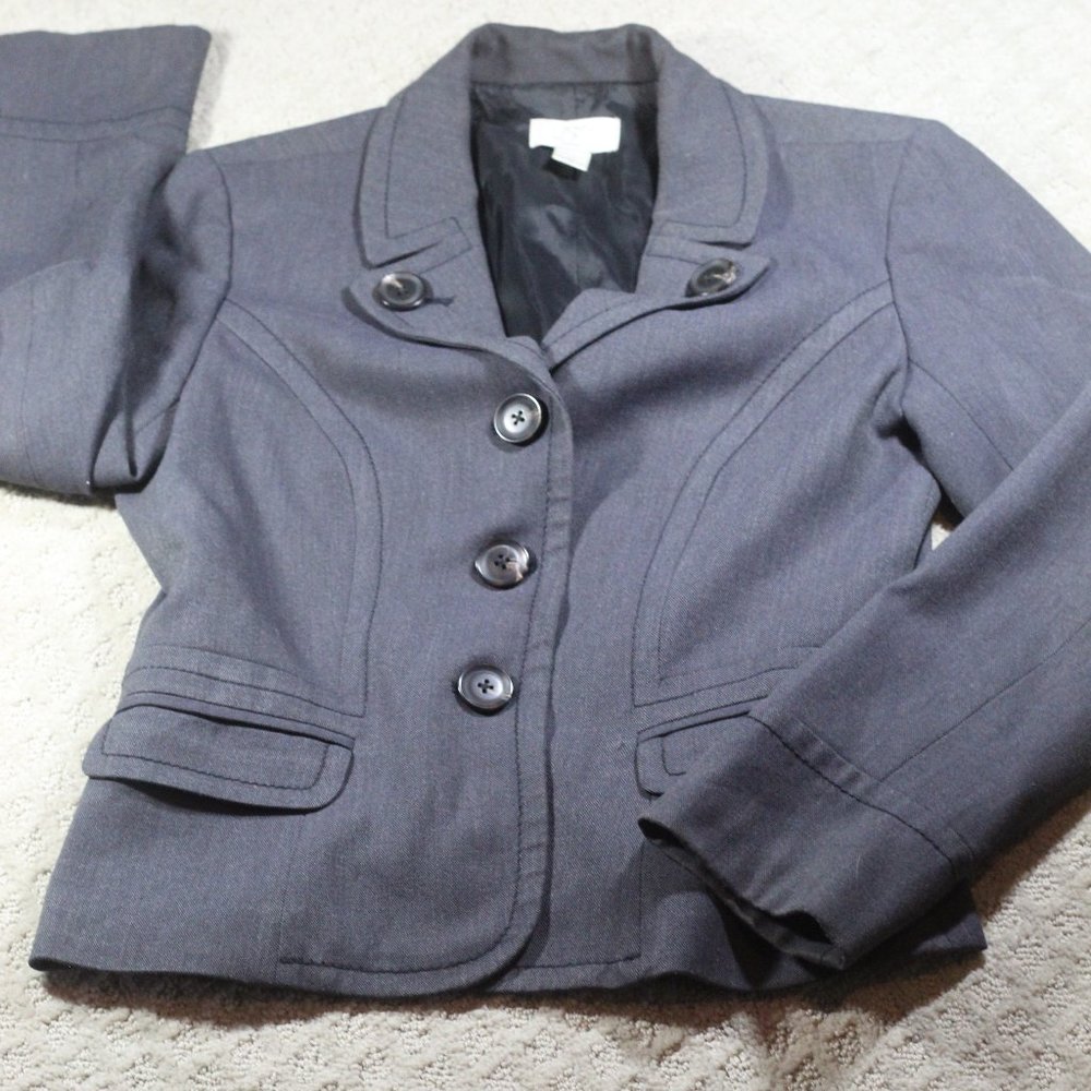 SALE! Loft Size 8P Grey Short Fitted Blazer